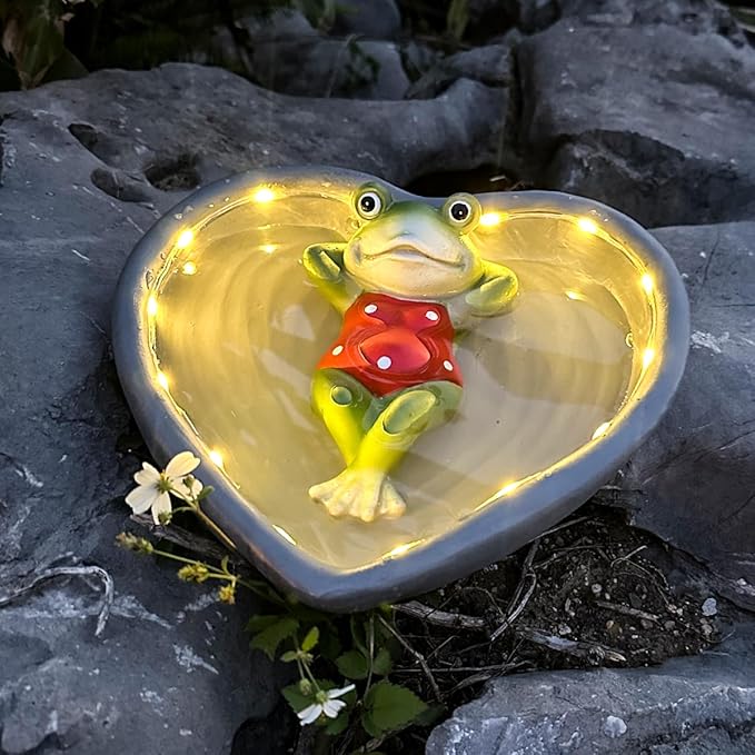 Outdoor Garden Solar Frog Bird Feeder, Resin Frog Love Shape Bird Feeder, Frog Statue Decorative Lamp for Outdoor Patio Tabletop Decoration, for Mom and Grandma